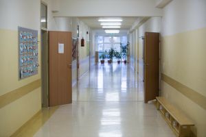 korytarz w szkole