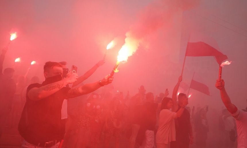 Marsz narodowców w 77. rocznicę powstania warszawskiego