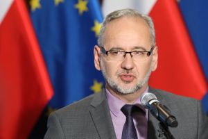 Szef MZ mówi o możliwym powrocie obowiązku noszenia maseczek