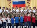 Dzieci śpiewają pieśń na cześć Putina
