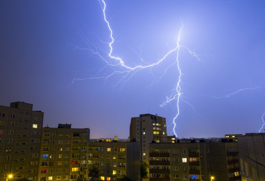 Burze z deszczem. Alerty i prognoza na kolejne ostrzeżenia