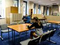 Studentka w bibliotece