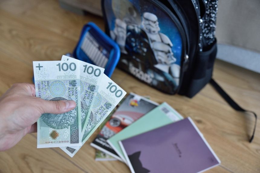 300 zł, zeszyty i plecak szkolny