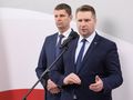 Przemysław Czarnek komentuje zarzuty posłanek KO do podręcznika HiT