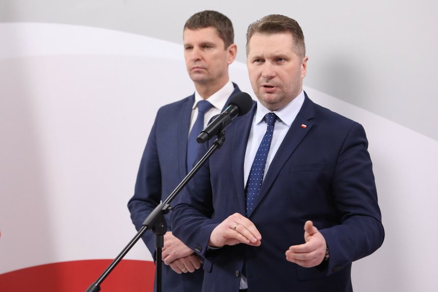 Przemysław Czarnek komentuje zarzuty posłanek KO do podręcznika HiT