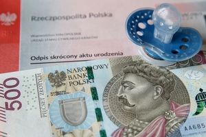 500 zł i odpis aktu urodzenia