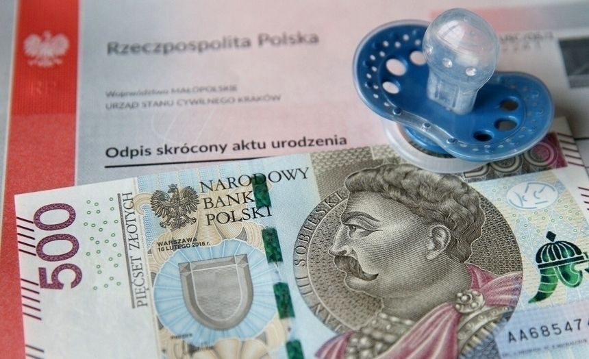 500 zł i odpis aktu urodzenia