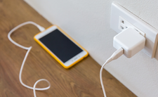 Bezpieczne ładowanie telefonu