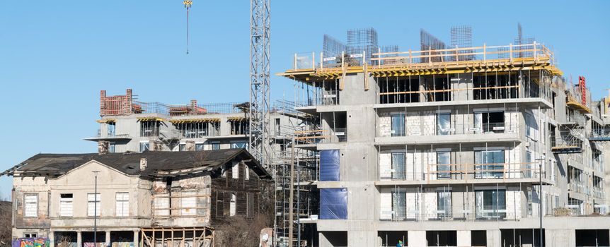 Zdolność kredytowa spadła o połowę. Gdzie najbardziej opłaca się kupić mieszkanie