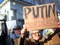 Protest przed ambasadą Rosji w Warszawie