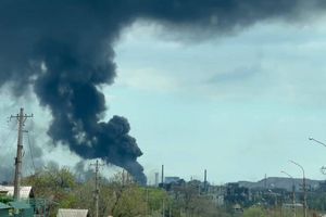 Pożar z zakładach Azowstal w Mariupolu