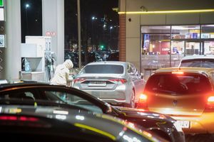Surowce. Ceny gazu i ropy naftowej w dół
