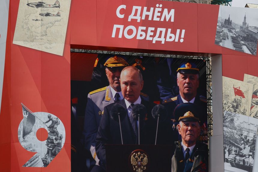 Władimier Putin przemiwaia podczas obchodów Dnia Zwycięstwa