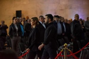 Wołodymyr Zełenski z żoną Ołeną na pogrzebie Krawczuka