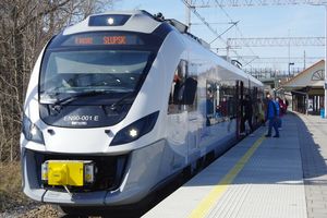 pociąg Polregio na stacji