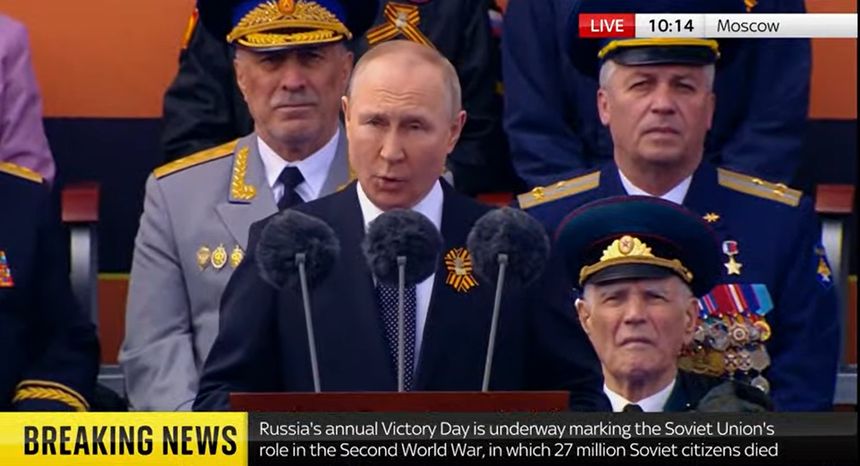 Władimir Putin na paradzie w Moskwie
