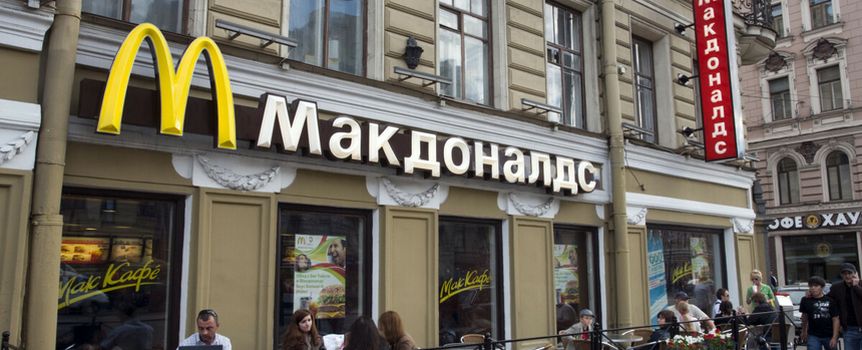 McDonald’s i KFC zawieszają działalność w Rosji z powodu wojny