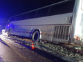 Autobus z dziećmi zsunął się do rowu