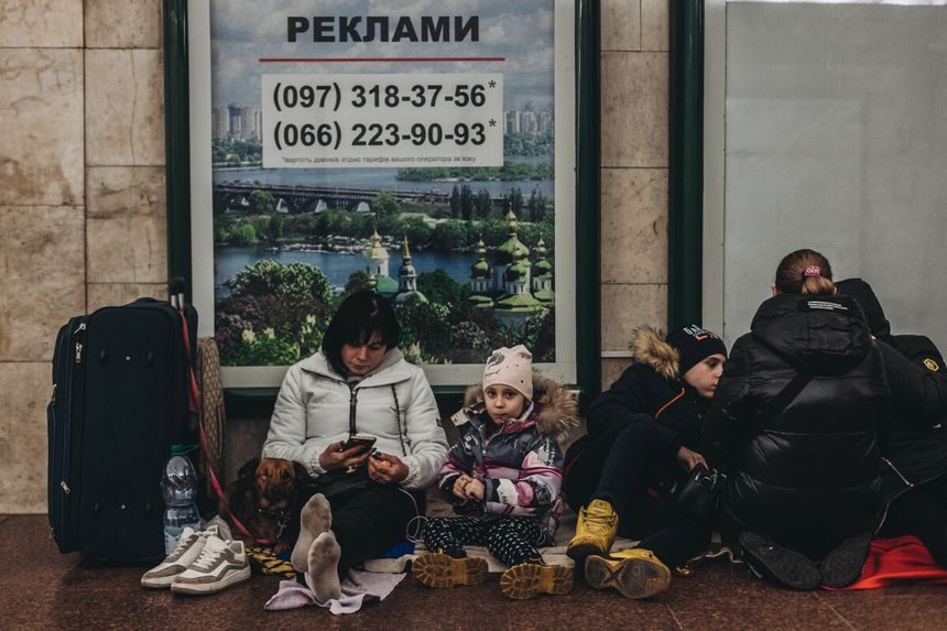 Tysiące ukraińskich rodzin straciło dach nad głową. Zamieszkali w metrze