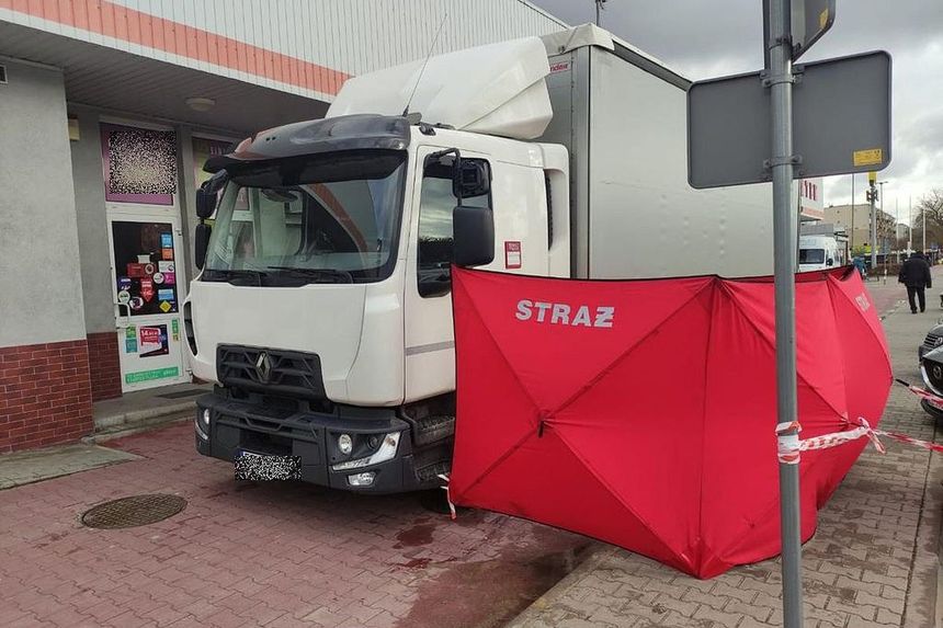 Ciężarówka potrąciła seniorkę. Nie wróciła z zakupów