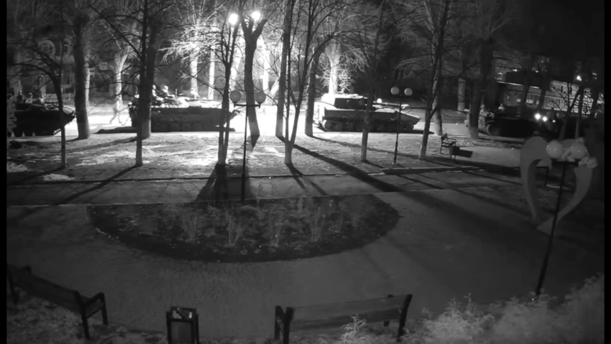 Rosyjskie pojazdy wojskowe jadą w głąb Ukrainy