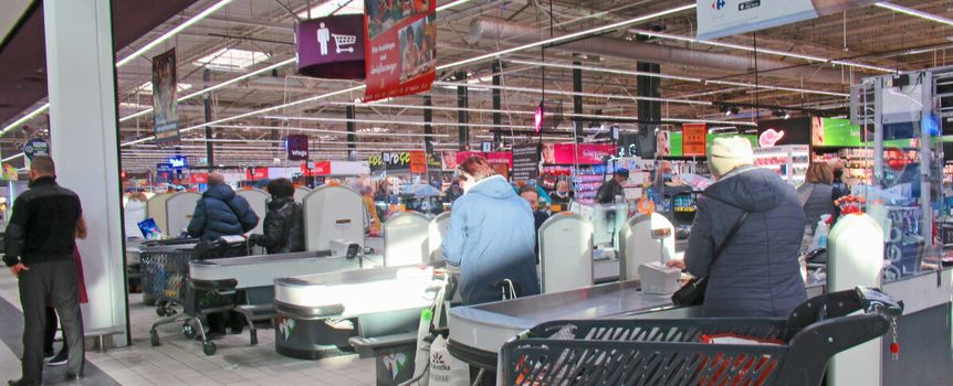 Zakaz handlu zwolni sprzedawców. Sklepy szykują drastyczną zmianę