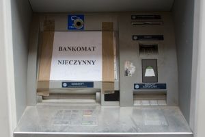 Weekendowe przerwy w bankach. Lepiej zrobić przelewy wcześniej