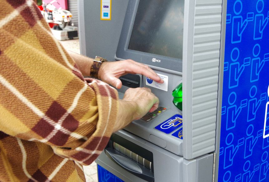 Problemy z przelewami w weekend. Banki zapowiedziały przerwy w usługach