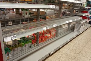Puste półki w niemieckich sklepach