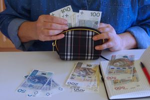 Zarobki Polaków. Średnia krajowa pensja w styczniu 2022 roku