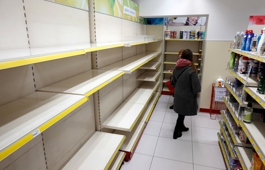 puste półki w slepach