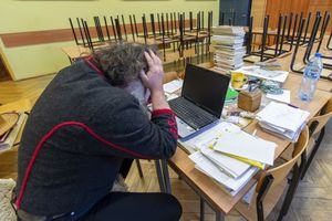 Nauczyciele znowu dostali niższe pensje: Zabrano nawet 90 proc. dodatkowego wynagrodzenia