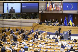 UE wyklucza szybkie przyjęcie Ukrainy. "To nie jest decyzja, którą podejmuje się w weekend"