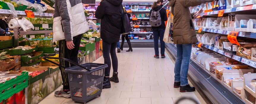 Inflacja w górę przez wojnę. RPP uprzedza o „istotnych” podwyżkach