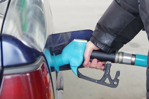 Ceny paliw 2022 skokowo w górę. W kwietniu benzyna po 8 zł