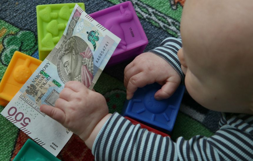 500 plus. Nowy okres świadczeniowy. Kiedy pierwsze wypłaty