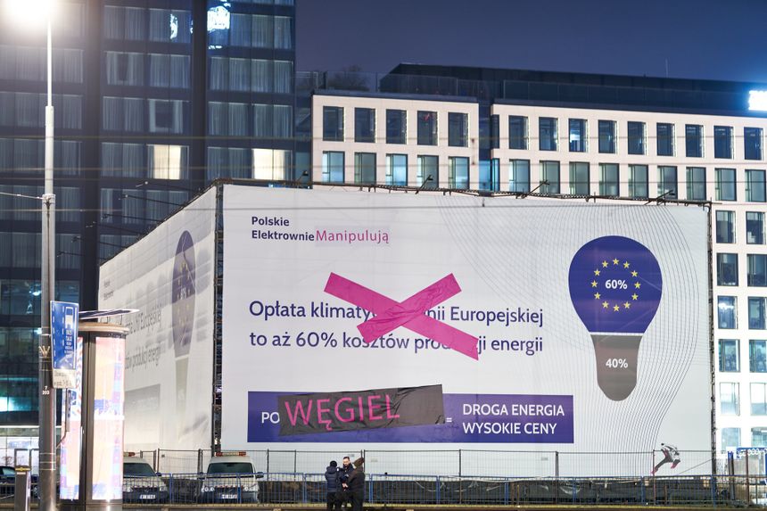 przerobiony przez Greenpeace billboard z kampanią TGPE