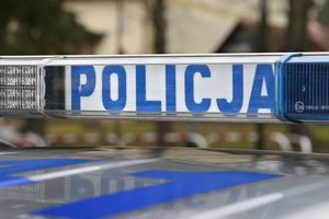 Zaatakował 31-latka ostrym narzędziem. Szuka go policja