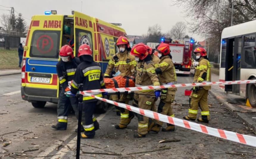 Wypadek autobusu w Jastrzębiu-Zdroju. LPR w akcji