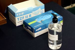 15 tys. zł kary za zarażenie, a testy raz w tygodniu. Poseł PiS zapowiada nowy projekt