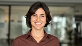 kobieta uśmiecha się portret 