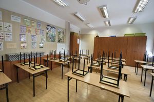 Pusta klasa w szkole