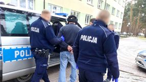 Atakował policjantów siekierą, groził wysadzeniem budynku
