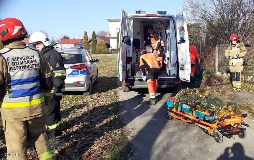 Seniorka leżała 4 dni przygnieciona przez meble
