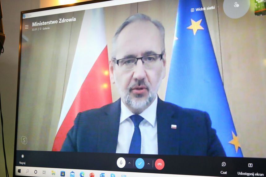 Obowiązkowe szczepienia przeciw COVID-19 medyków