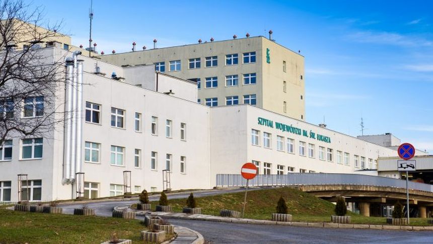 kobieta wypadła z okna szpitala