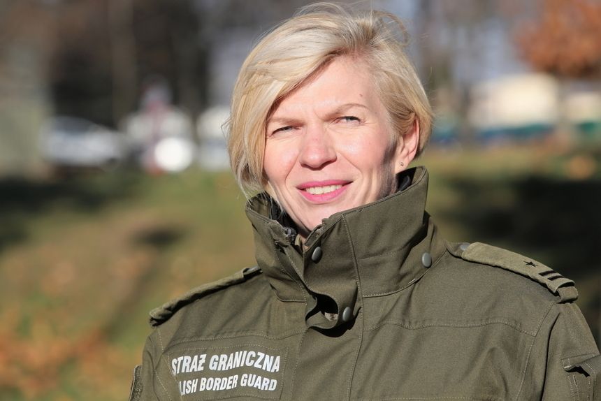 Straż Graniczna: Strażnicy przynoszą więcej kanapek, by pomóc migrantom