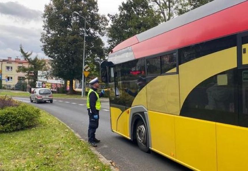 pijany kierowca wiózł dzieci do szkoły