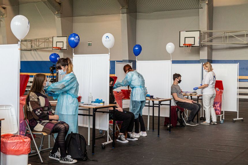 Szczepienia przeciw Covid-19 u nastolatków, dane MEiN