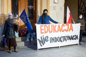 Pikieta przeciwko wyborowi Przemyslawa Czarnka na funkcje ministra edukacji i nauki